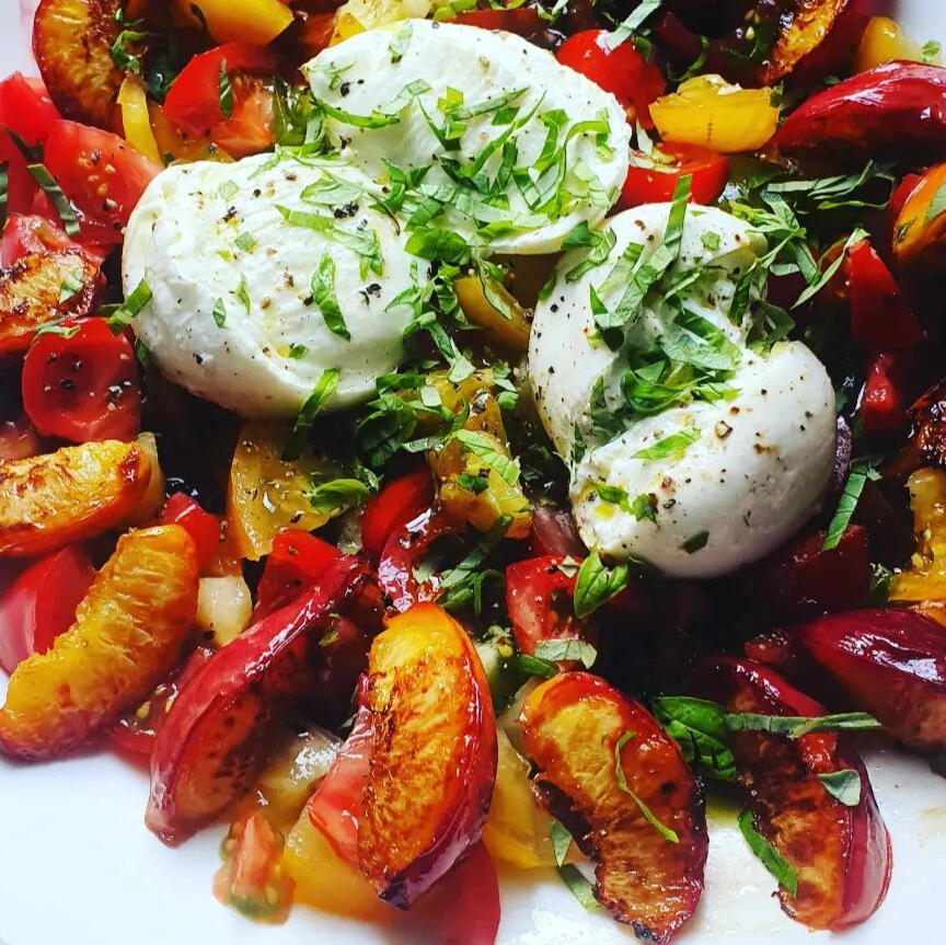 Salade caprese aux nectarines rôties